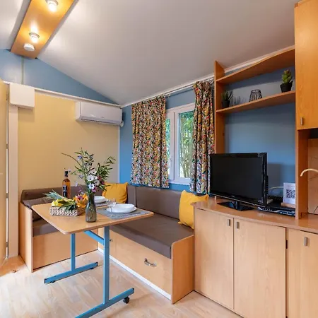 La Doucette, Mobil-home Climatise Au Coeur Du Vignoble Et A 50m De La Hyères