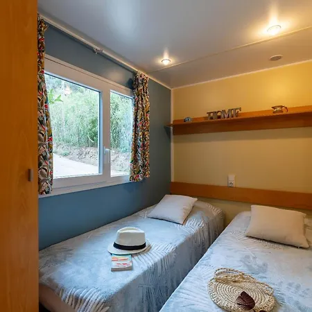 Tatil Evi La Doucette, Mobil-home Climatise Au Coeur Du Vignoble Et A 50m De La Hyères